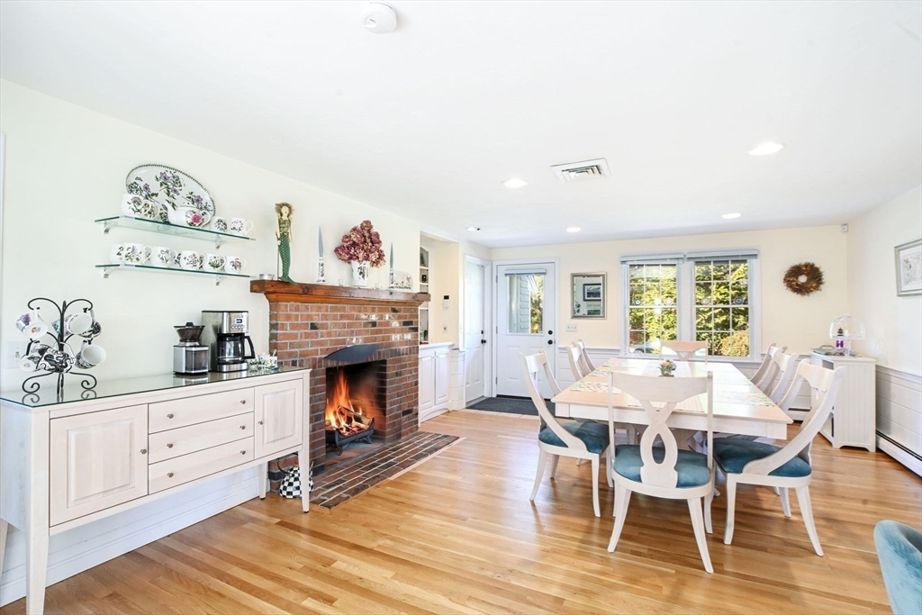 Dennis, Massachusetts 02641, United States, 3 Bedrooms Bedrooms, ,3 BathroomsBathrooms,Residential,Pending,241289