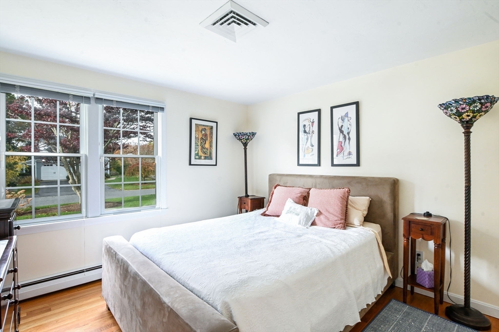 Dennis, Massachusetts 02641, United States, 3 Bedrooms Bedrooms, ,3 BathroomsBathrooms,Residential,Pending,241289