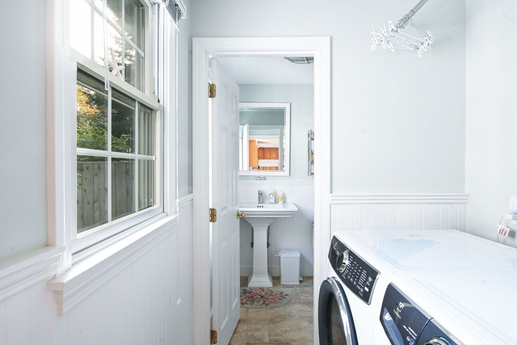 Dennis, Massachusetts 02641, United States, 3 Bedrooms Bedrooms, ,3 BathroomsBathrooms,Residential,Pending,241289