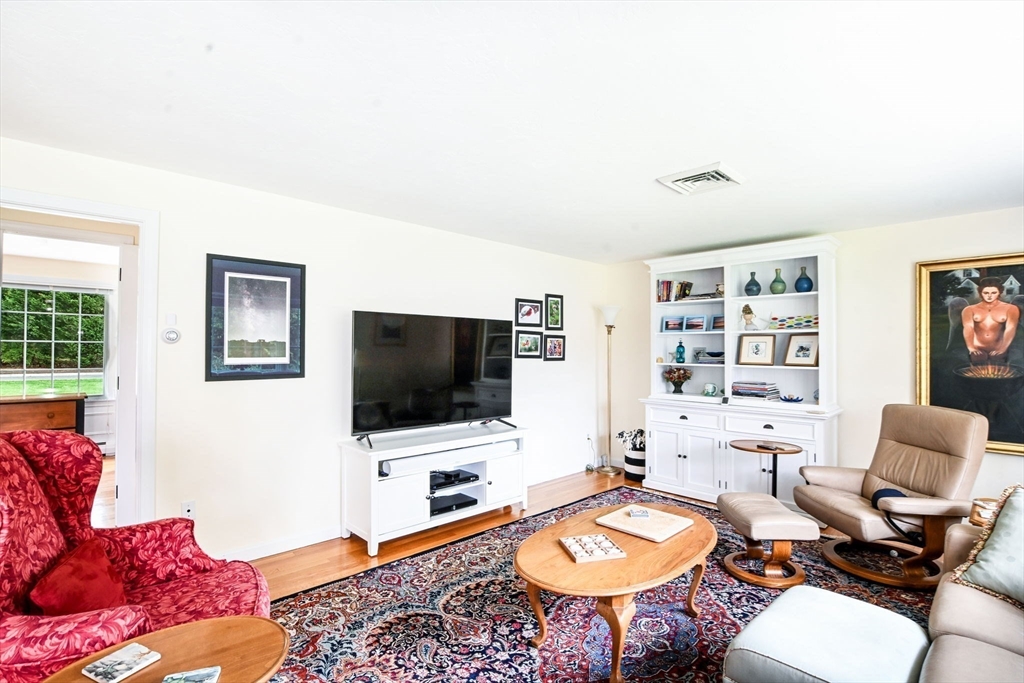 Dennis, Massachusetts 02641, United States, 3 Bedrooms Bedrooms, ,3 BathroomsBathrooms,Residential,Pending,241289