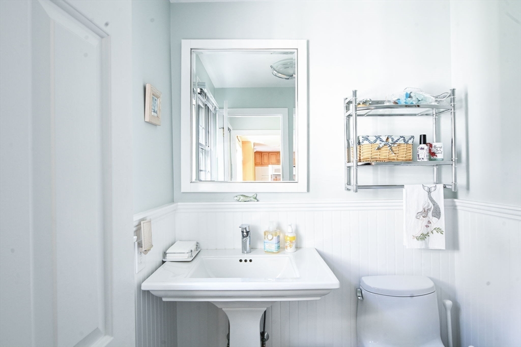 Dennis, Massachusetts 02641, United States, 3 Bedrooms Bedrooms, ,3 BathroomsBathrooms,Residential,Pending,241289