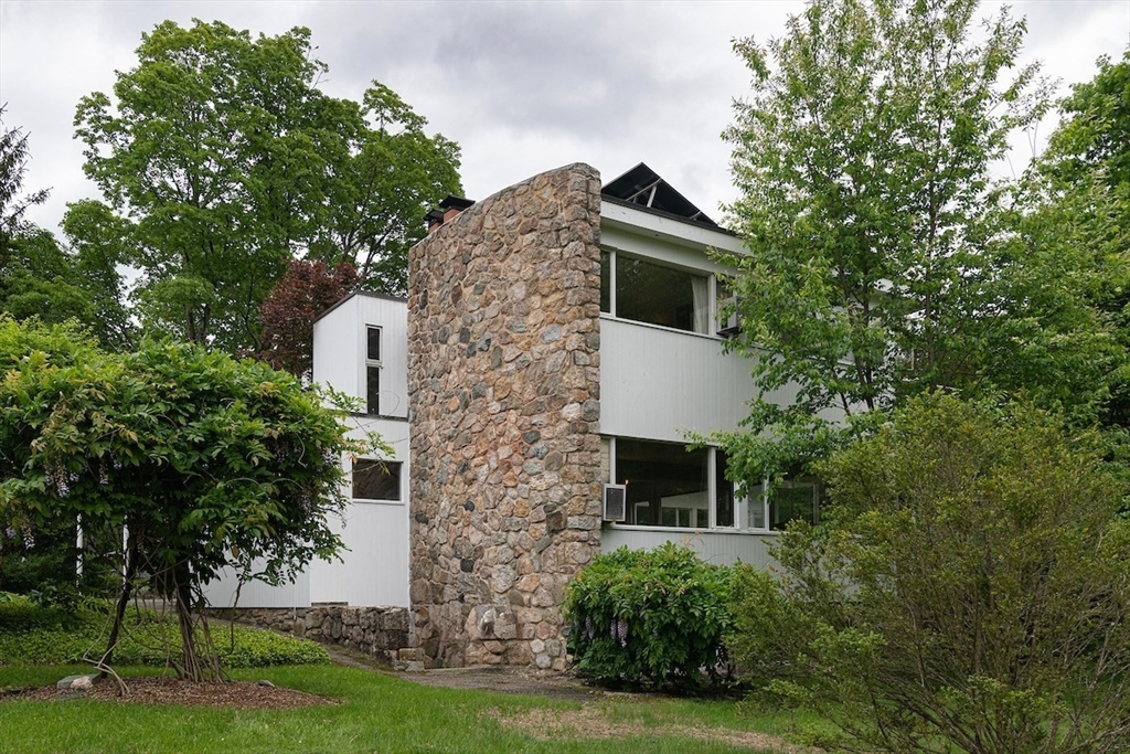 325 Winter St
