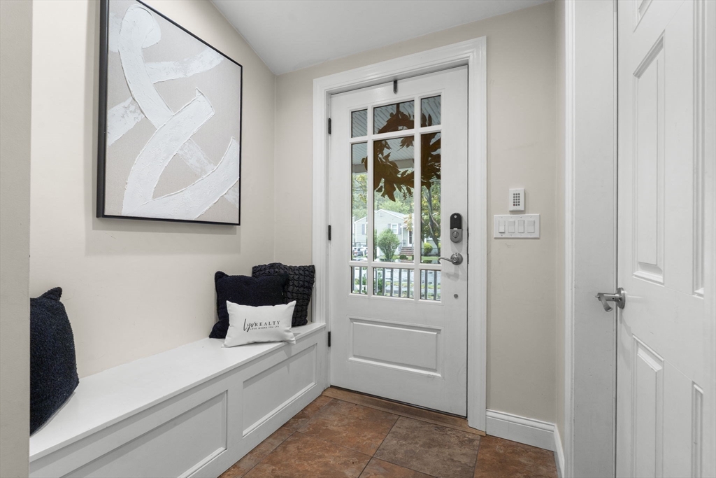 2 Crestwood Ln