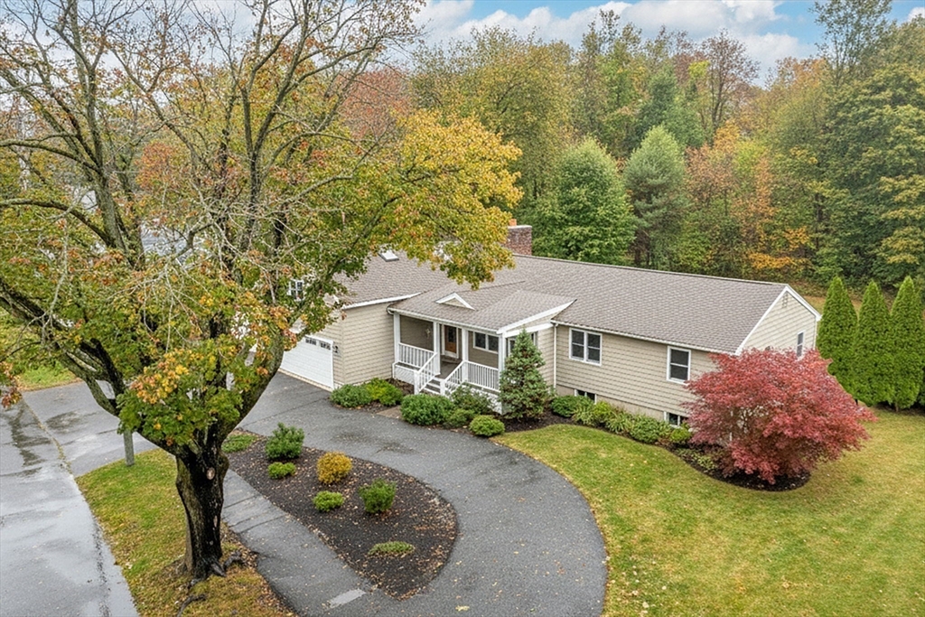 2 Crestwood Ln