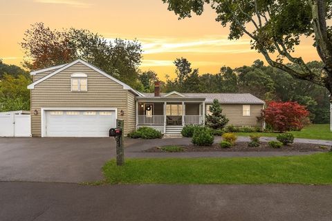 2 Crestwood Ln Peabody MA 01960