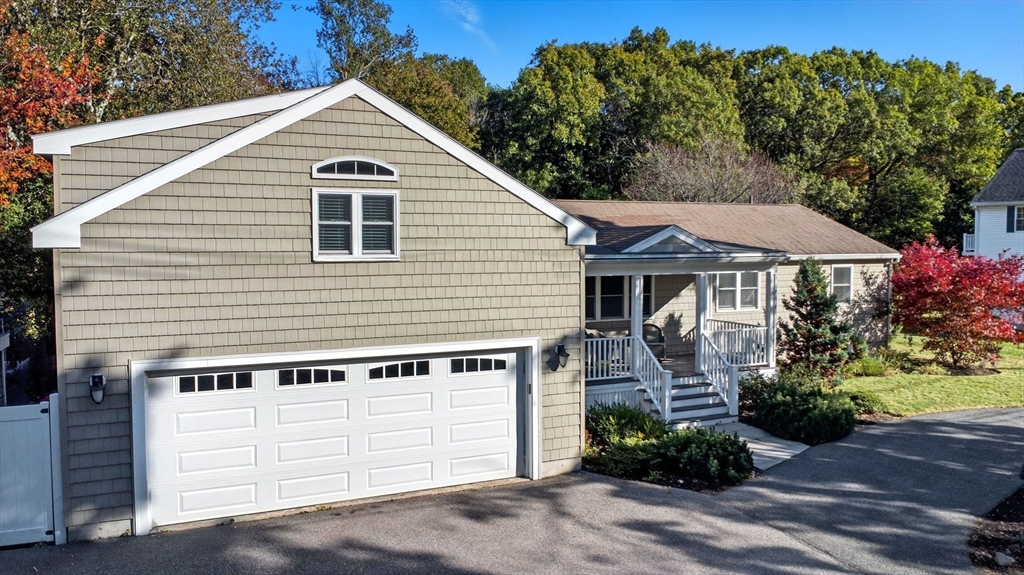 2 Crestwood Ln