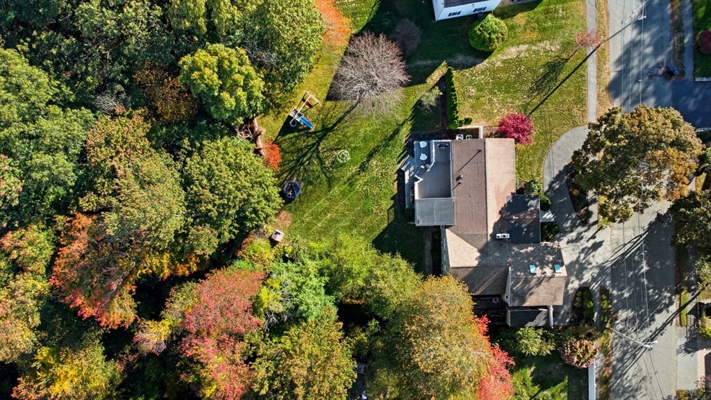 2 Crestwood Ln