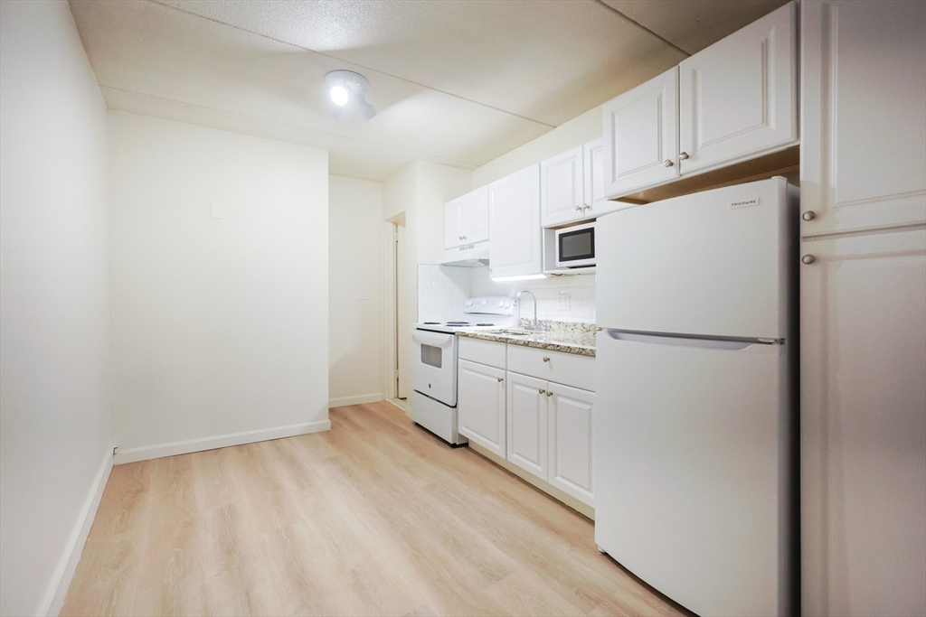200 Swanton St T4