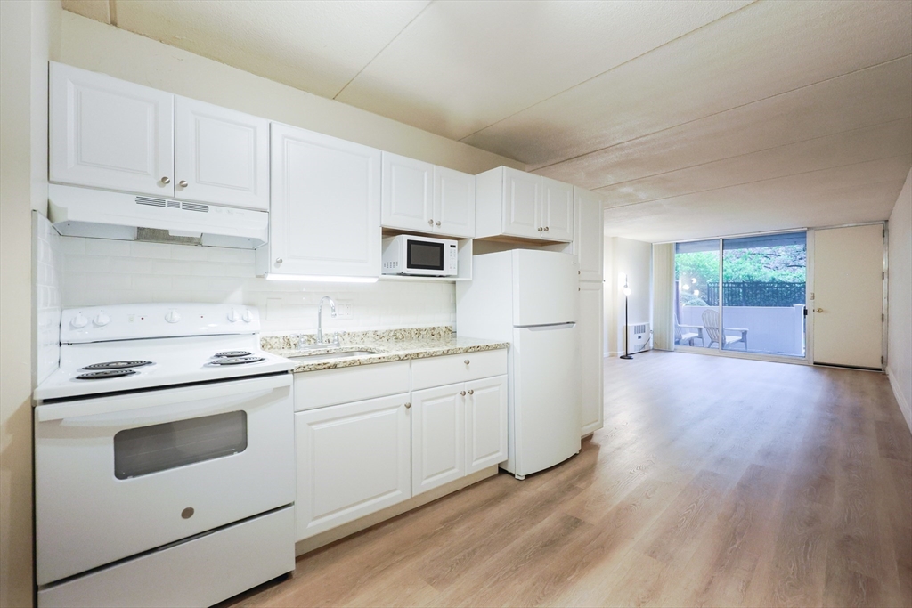 200 Swanton St T4