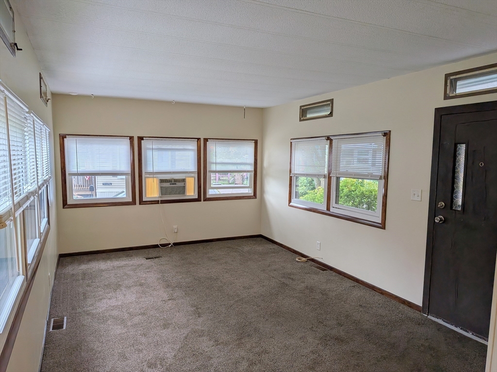 633 E Washington St 10
