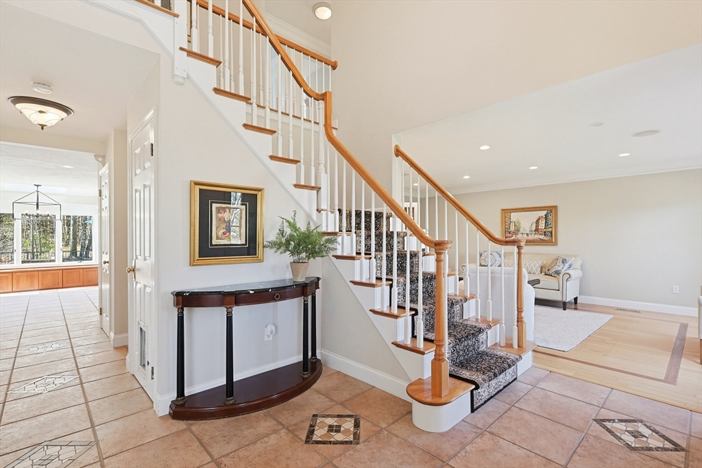 8 Weyman Ln