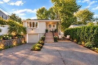 Photo of 33 Fairchild Ave, Saugus, MA