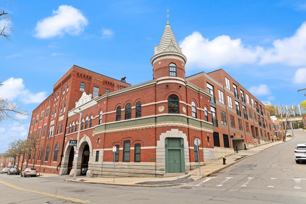 251 Heath St 205