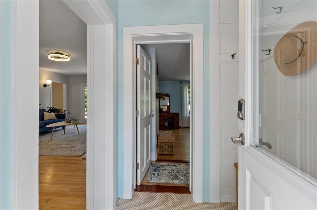 27 Oak Ave