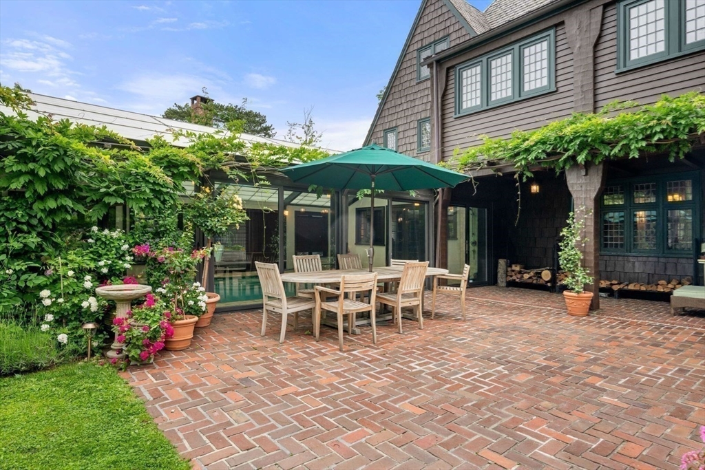 84 Garden St