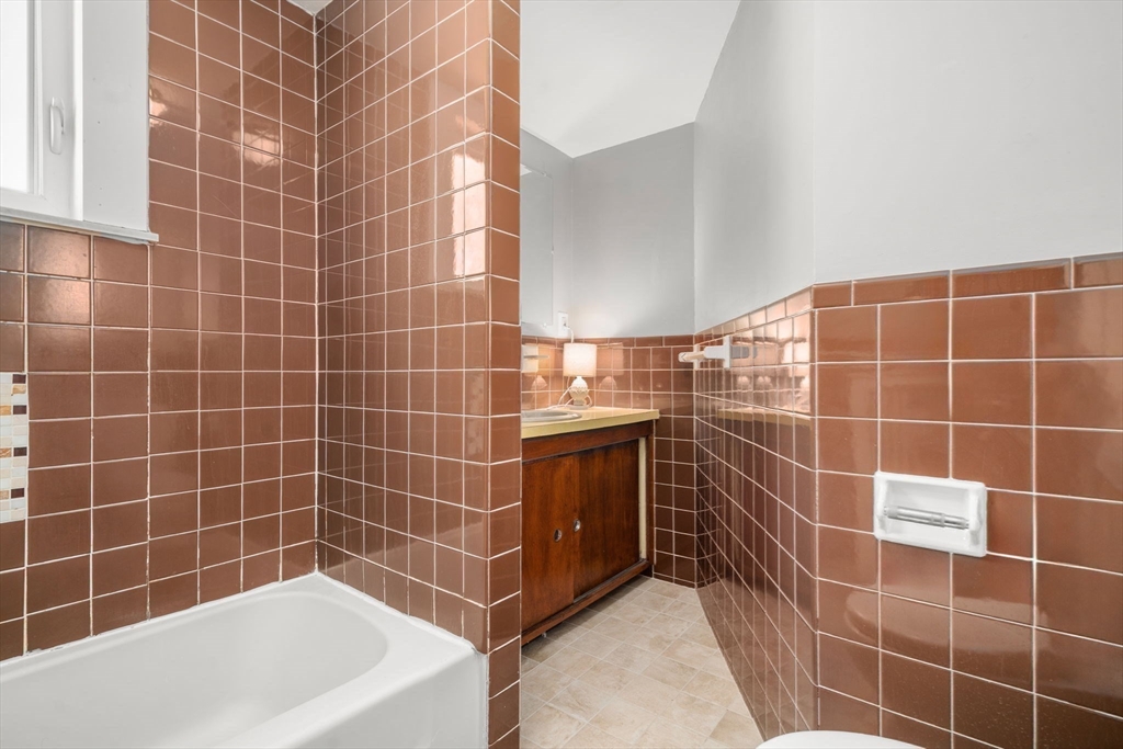 Franklin, Massachusetts 02038, United States, 3 Bedrooms Bedrooms, ,2 BathroomsBathrooms,Residential,Active,114022