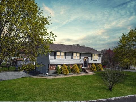 22 Clementi Ln Methuen MA 01844