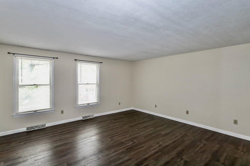 3 Mansion Woods Drive #G, Agawam, MA Photo #17