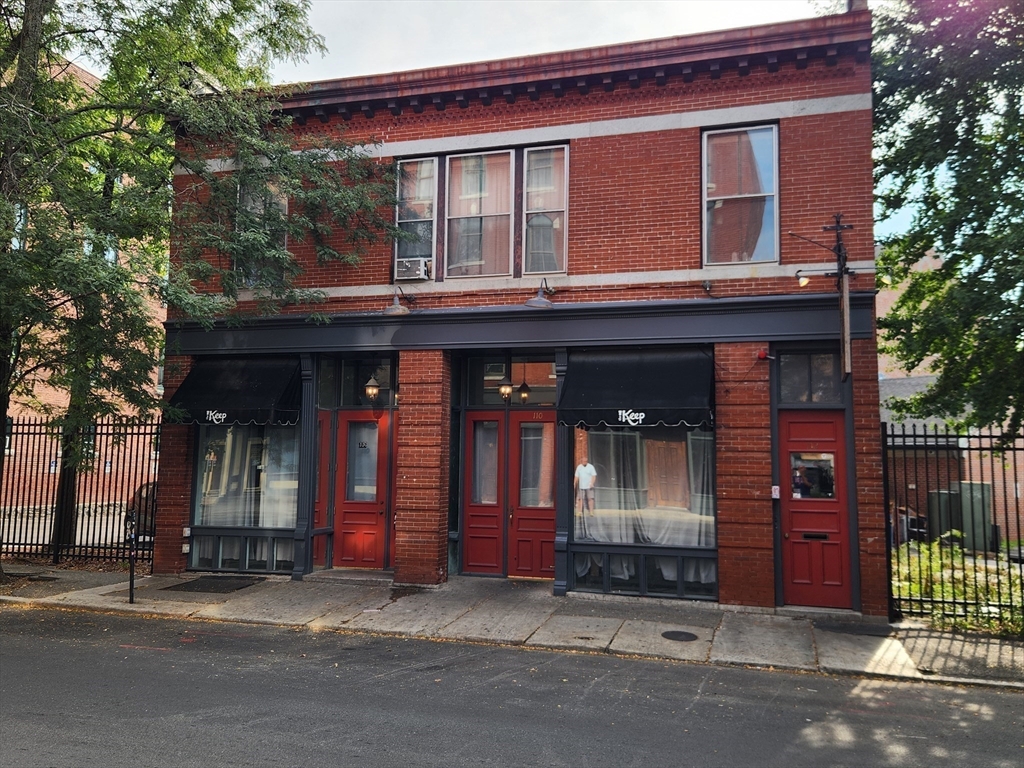 Click for 110 Gorham St #2B, Lowell, MA slideshow