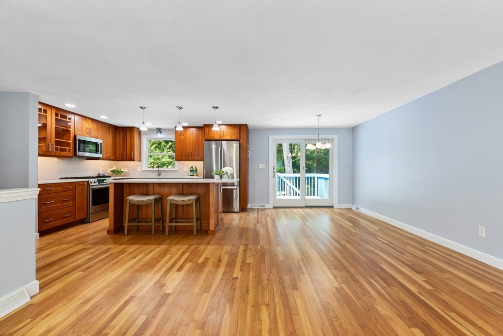 40 Crystal Cir