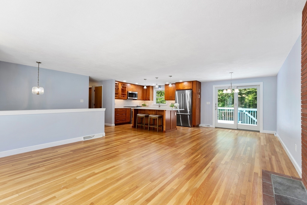 40 Crystal Cir