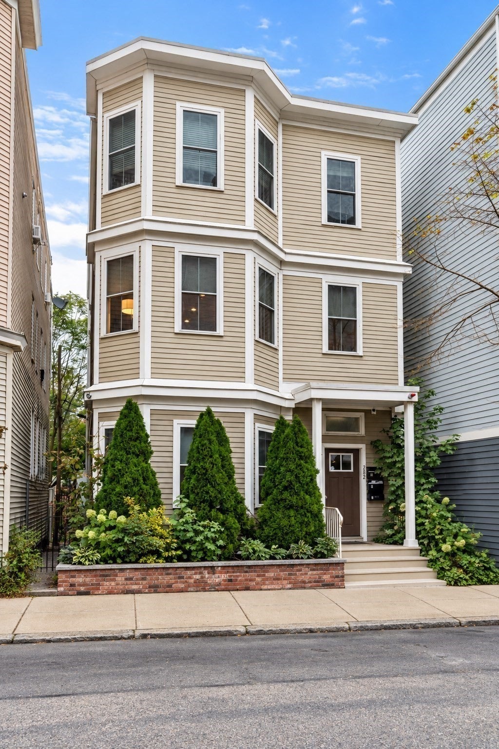 282 Maverick St 2