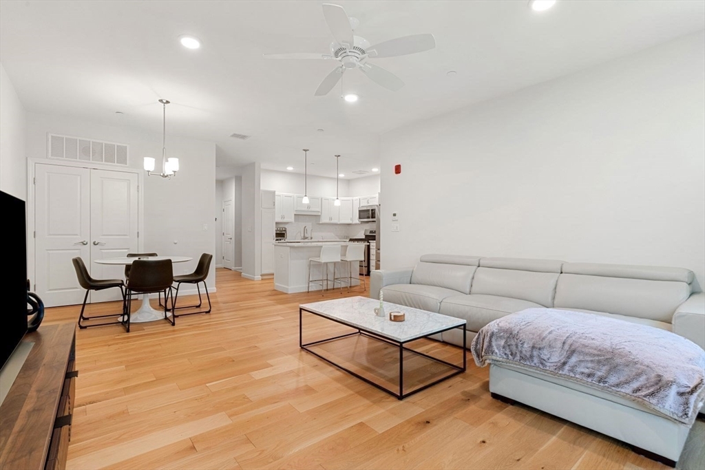 60 Coppersmith Way 304