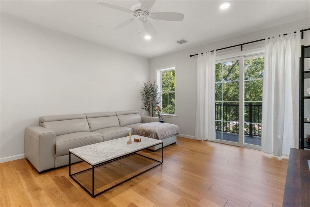 60 Coppersmith Way 304