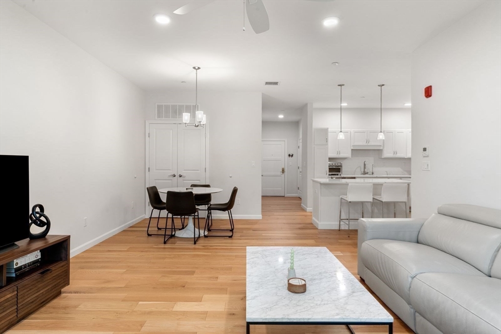 60 Coppersmith Way 304