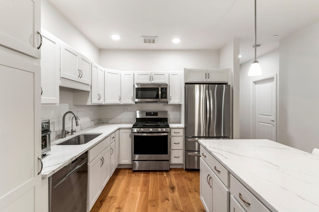 60 Coppersmith Way 304