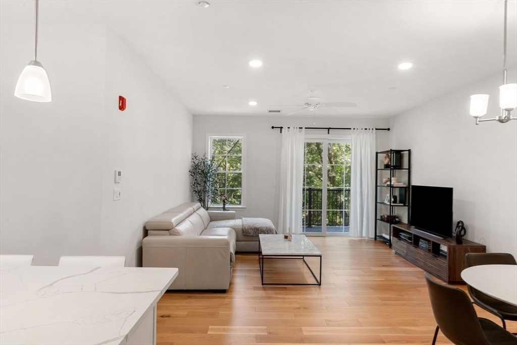 60 Coppersmith Way 304