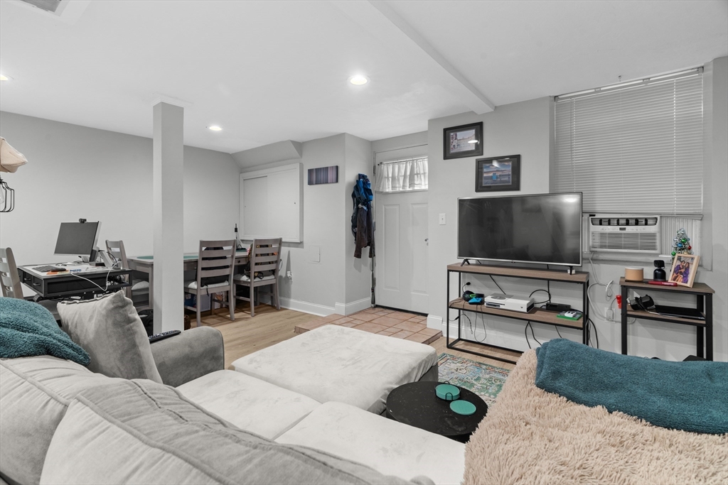 314 W 4th 1