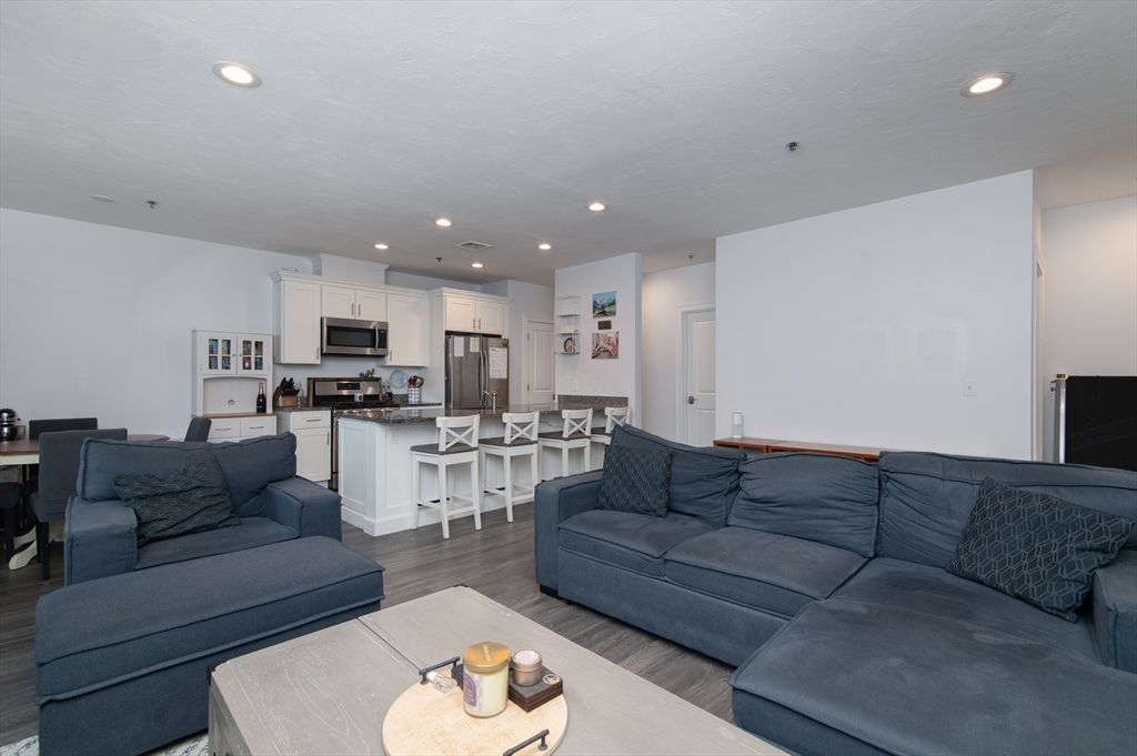 181 S Franklin St 207