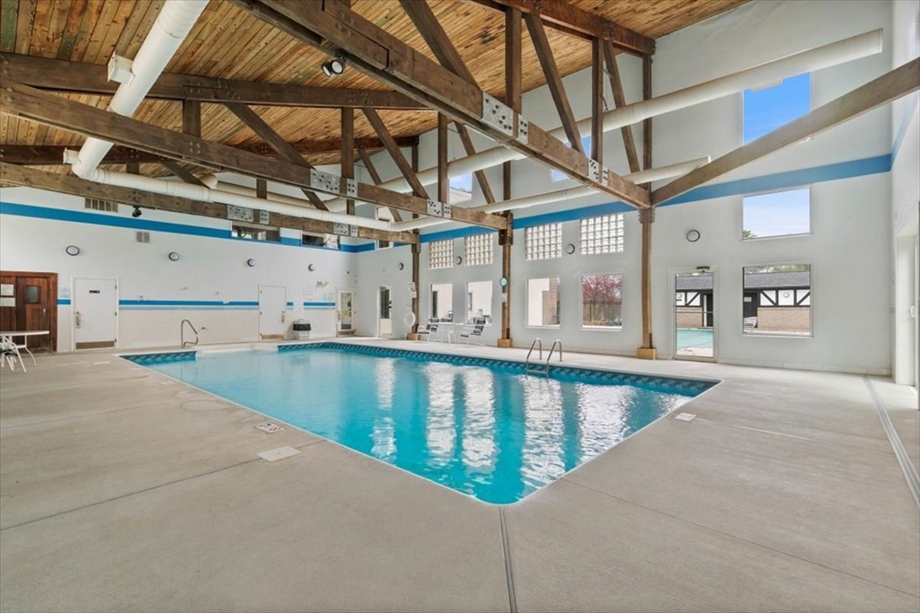 Londonderry, New Hampshire 03053, United States, 2 Bedrooms Bedrooms, ,2 BathroomsBathrooms,Residential,Active,241337