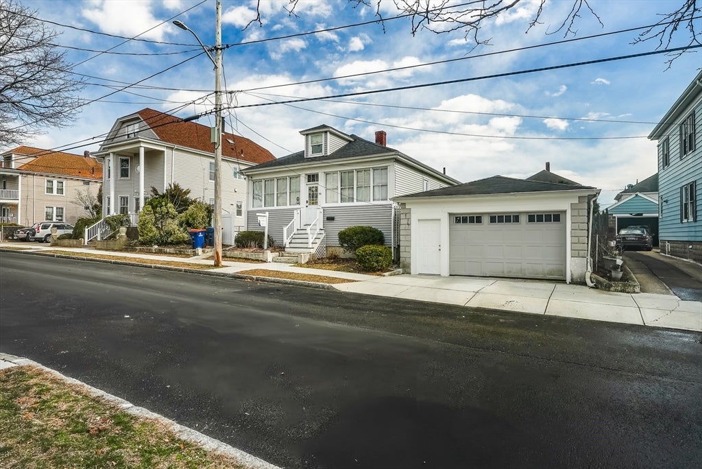 Photo of 58 Oaklawn St, New Bedford, MA