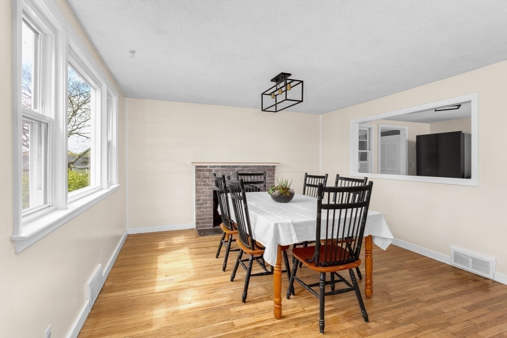 15 Mayflower Road