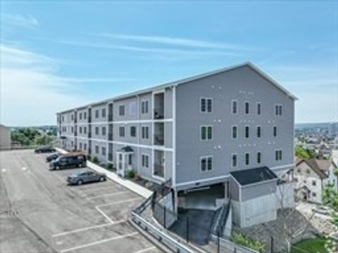 Photo of 31 Ridge St #100, Worcester, MA 01604 (MLS # 73450744)