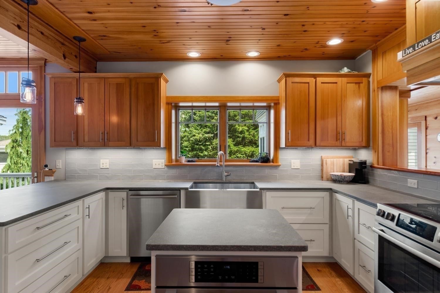 18 Holly St, Gloucester, MA, 18 Holly St, Gloucester, MA Photo #7