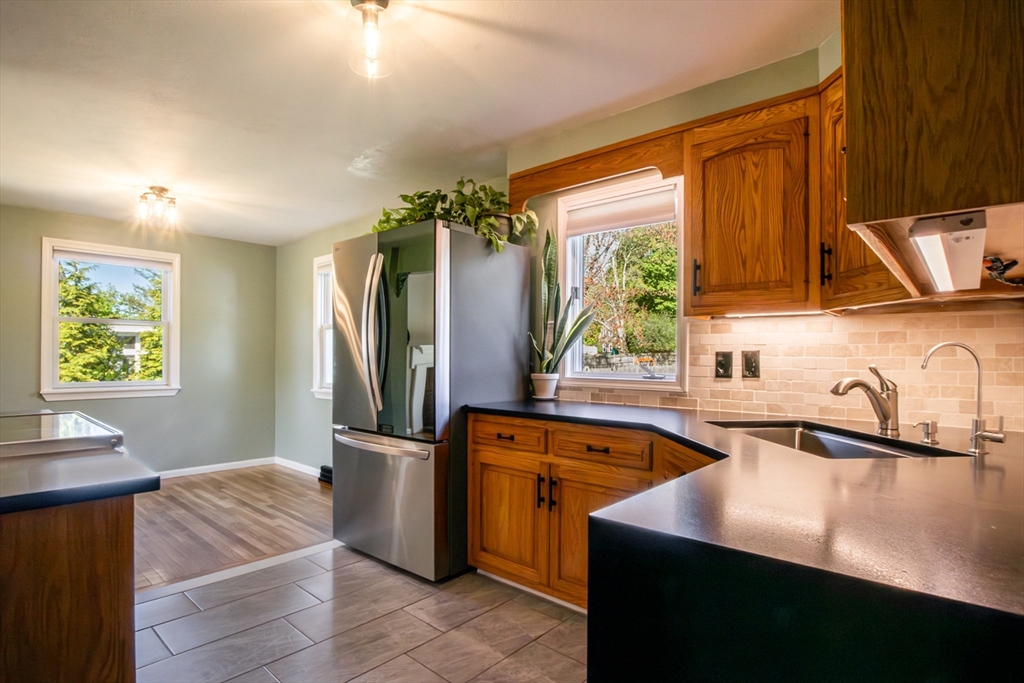 196 Center St, Groveland, MA Photo #10