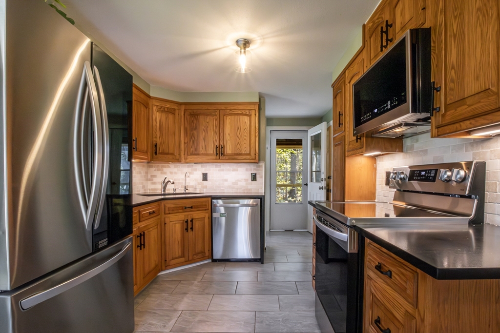 196 Center St, Groveland, MA Photo #9