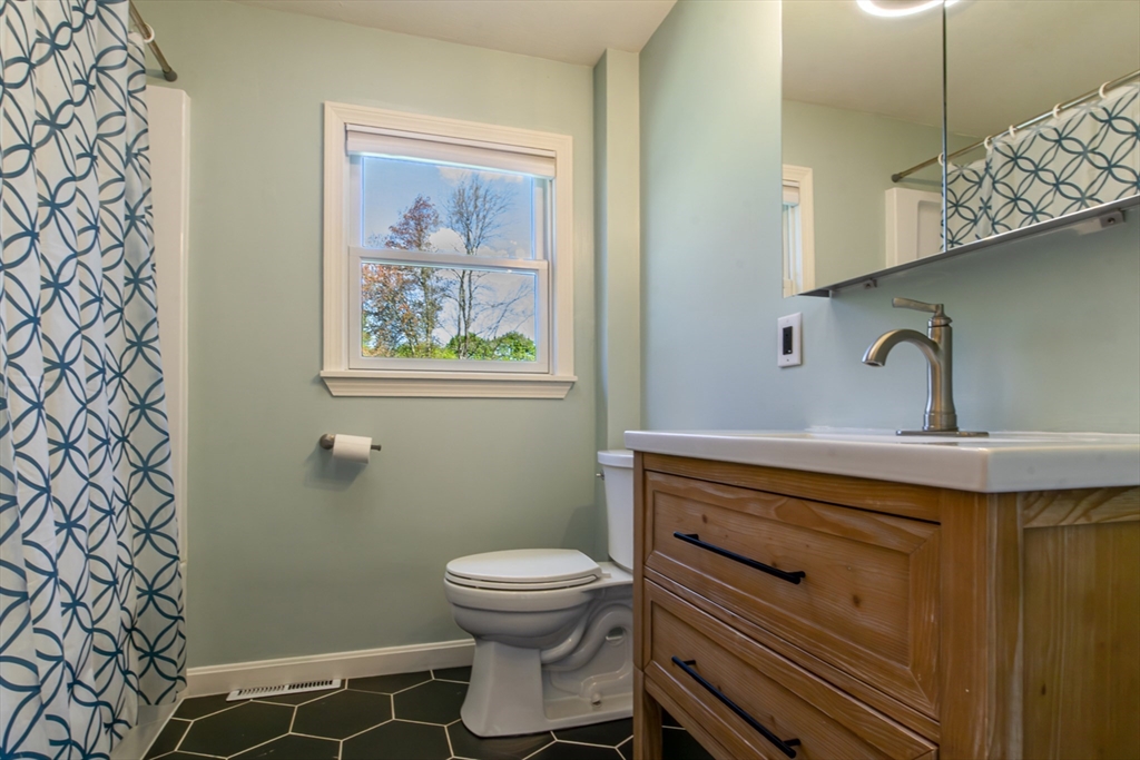 196 Center St, Groveland, MA Photo #17