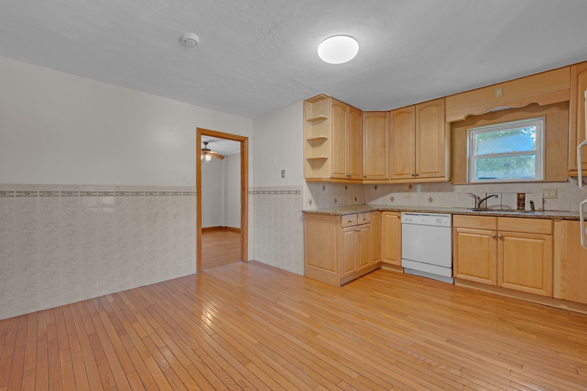 90 Sayles St, Southbridge, MA Photo #28