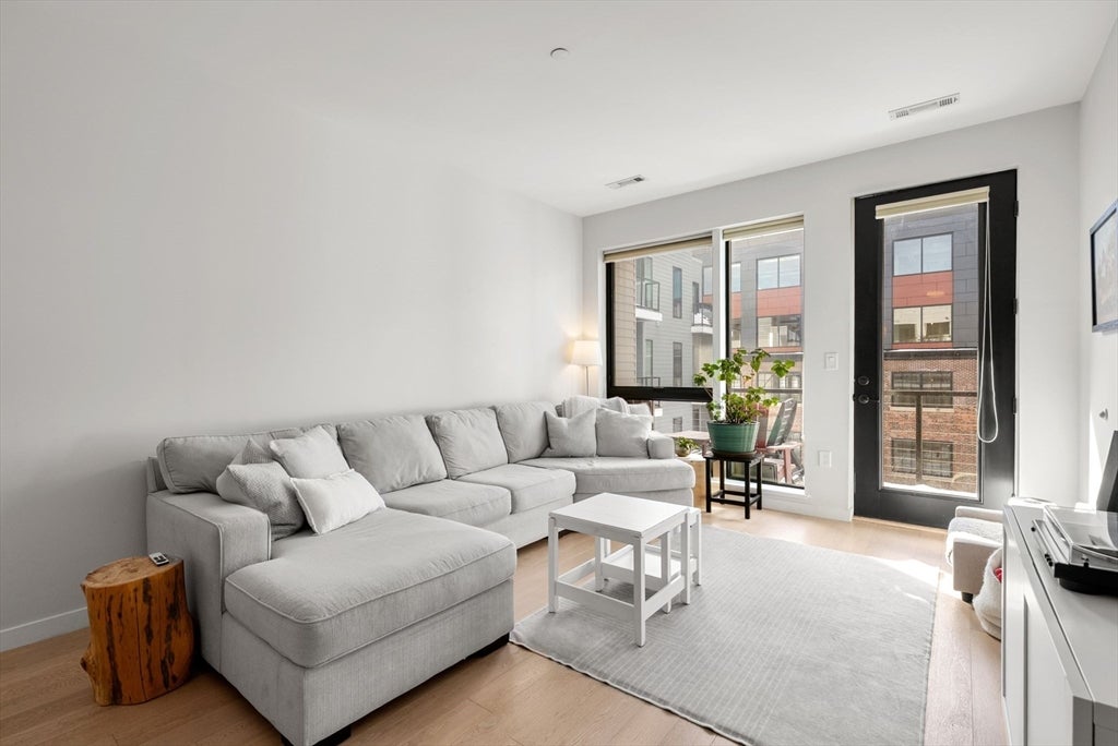 45 W 3rd St #406 Floor 4