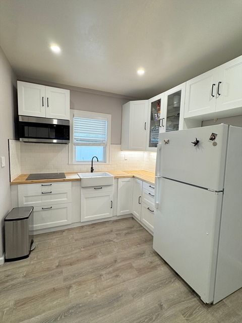 Photo of 29 Abbott St #4, Worcester, MA 01602 (MLS # 73462827)