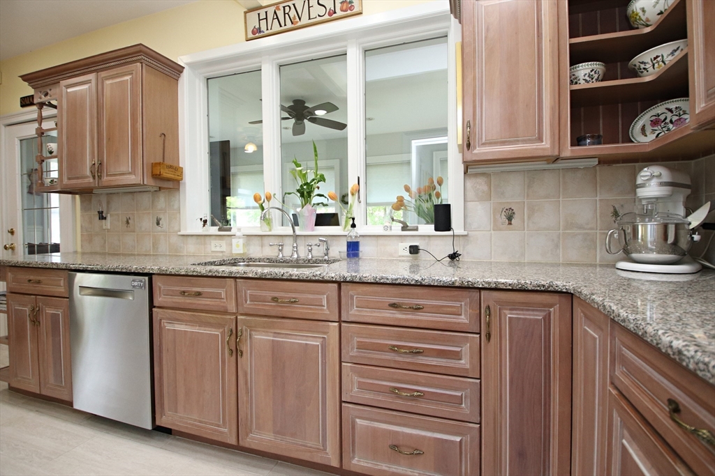 Saugus, Massachusetts 01906, United States, 4 Bedrooms Bedrooms, ,3 BathroomsBathrooms,Residential,Active,134851