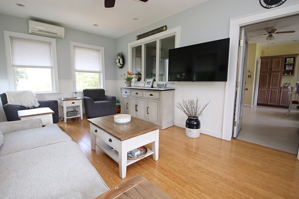 Saugus, Massachusetts 01906, United States, 4 Bedrooms Bedrooms, ,3 BathroomsBathrooms,Residential,Active,134851