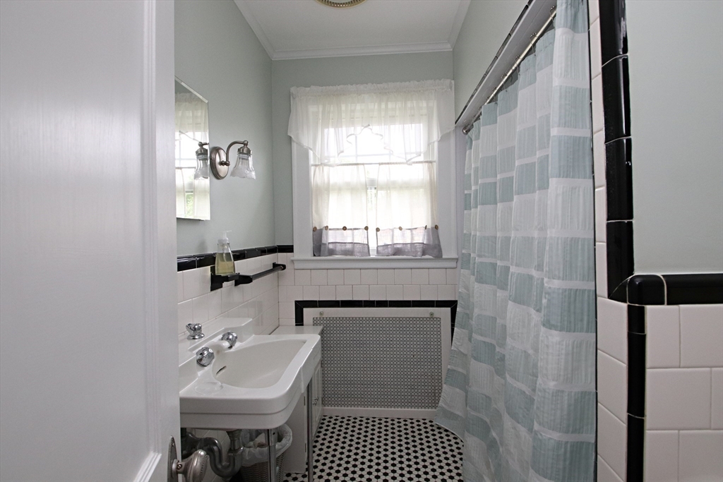 Saugus, Massachusetts 01906, United States, 4 Bedrooms Bedrooms, ,3 BathroomsBathrooms,Residential,Active,134851