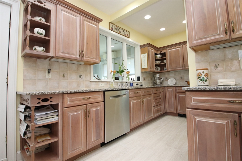 Saugus, Massachusetts 01906, United States, 4 Bedrooms Bedrooms, ,3 BathroomsBathrooms,Residential,Active,134851