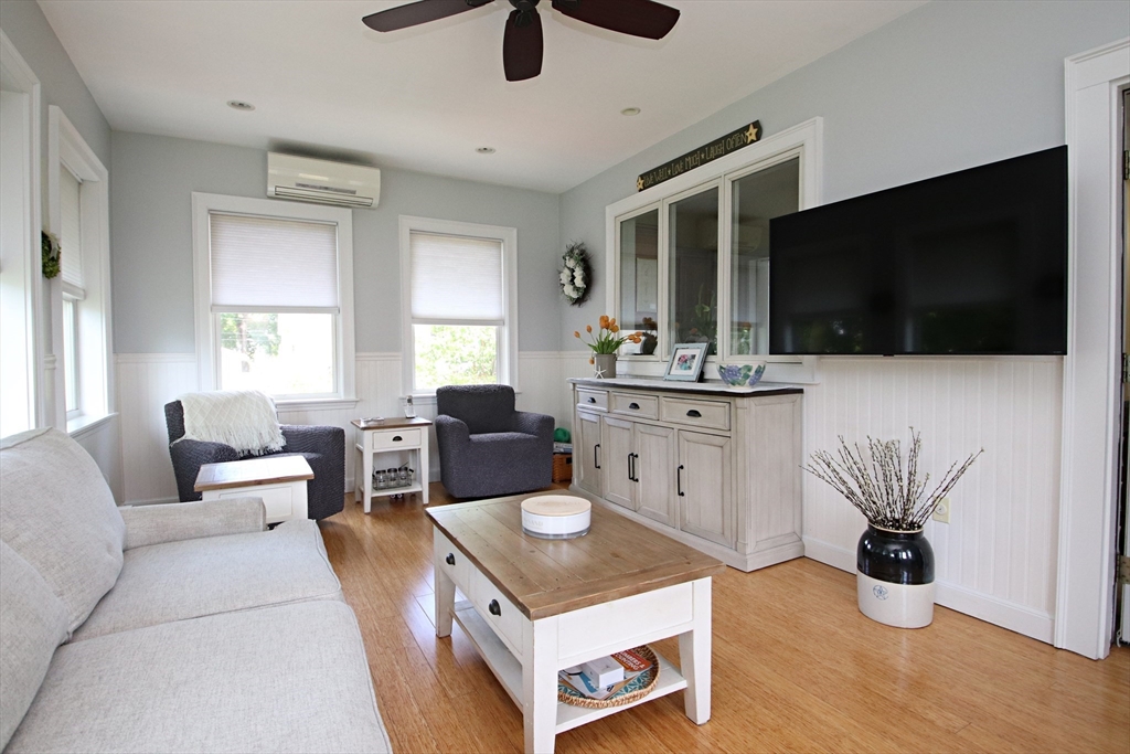 Saugus, Massachusetts 01906, United States, 4 Bedrooms Bedrooms, ,3 BathroomsBathrooms,Residential,Active,134851