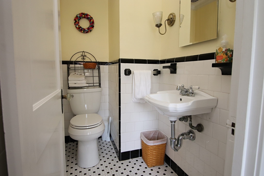 Saugus, Massachusetts 01906, United States, 4 Bedrooms Bedrooms, ,3 BathroomsBathrooms,Residential,Active,134851